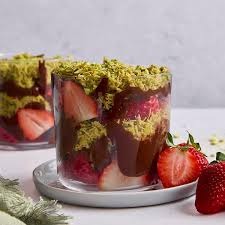 dubai chocolate strawberries near me